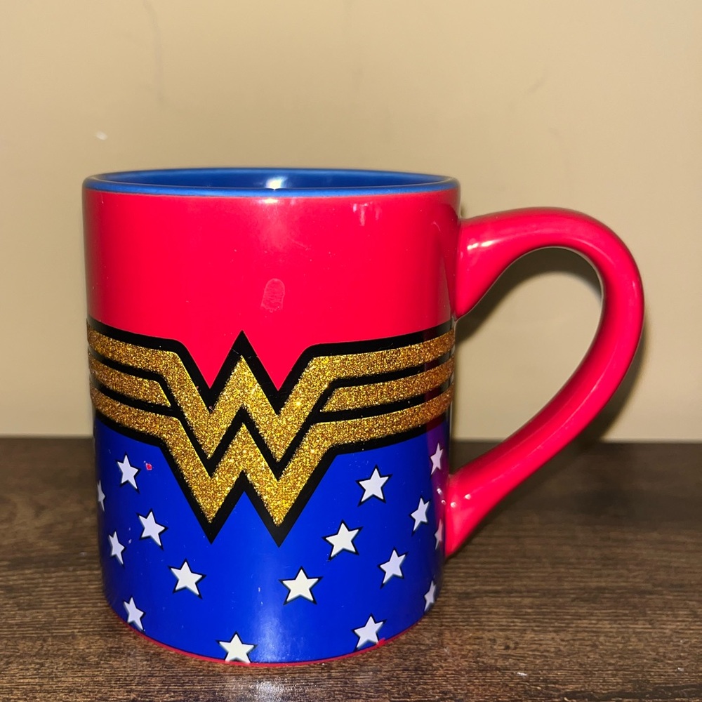 DC Comics Wonder Woman Logo Wrap Around 14 ounce Gold Shimmer